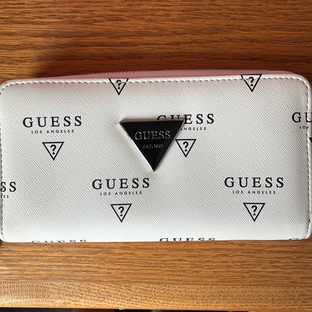 Guess zip Wallet